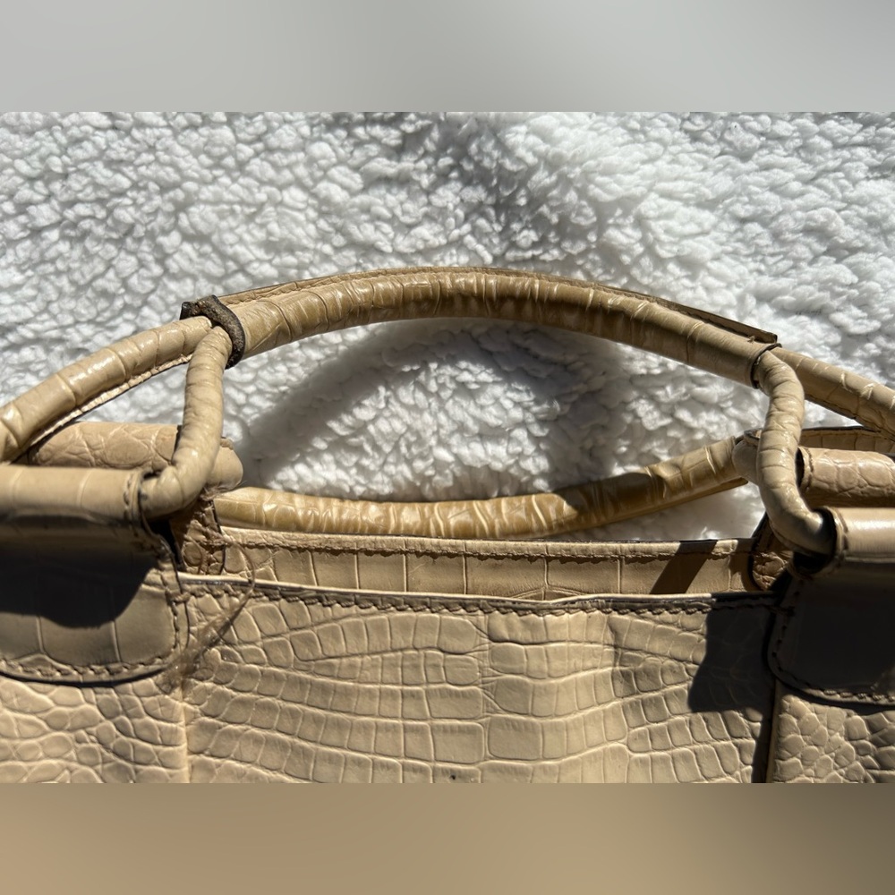 Rehab: Cole Haan Vintage Crocodile Print Bag, Cream w/ Green Inter. - Picture 5 of 10